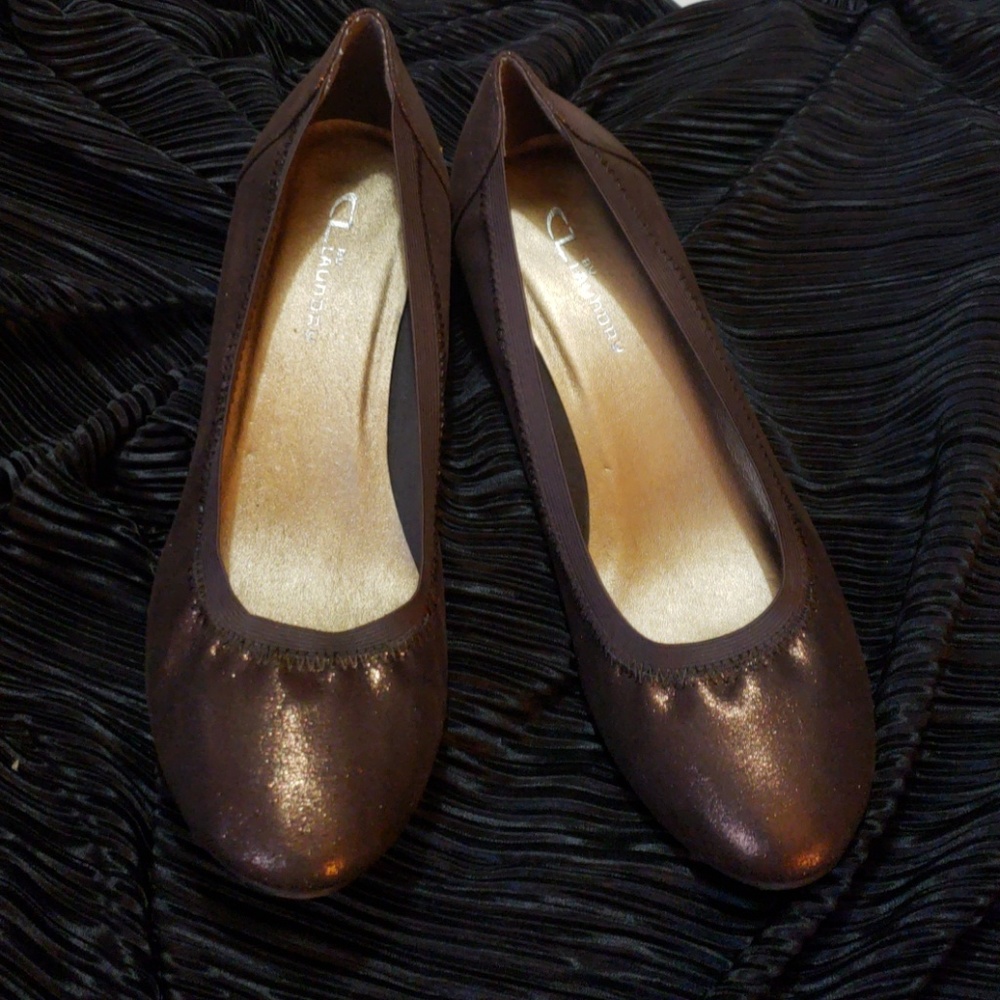 Stunning pair of bronze Chinese laundry pumps